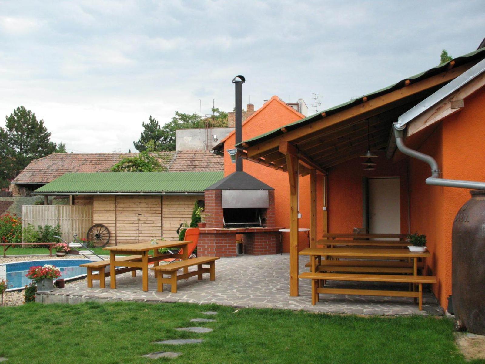 Penzion A Restaurace U Hroznu Velké Bílovice Exterior foto