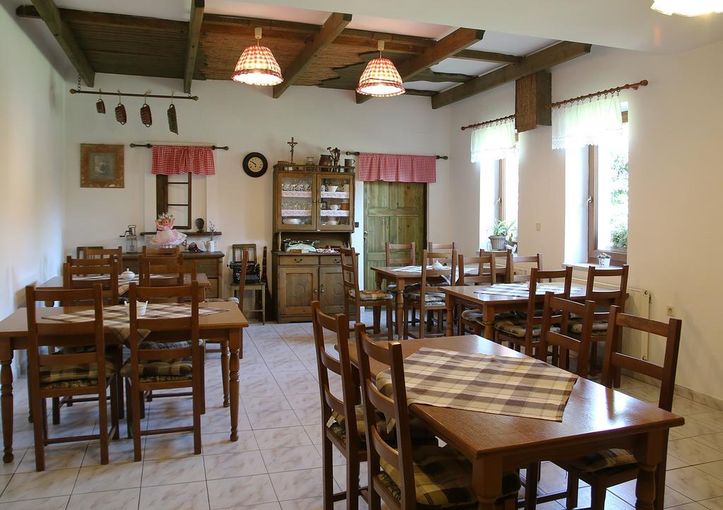Penzion A Restaurace U Hroznu Velké Bílovice Exterior foto