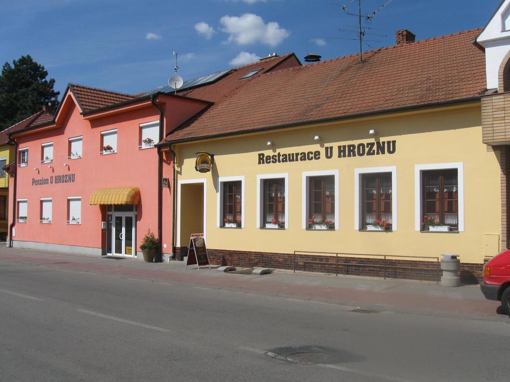 Penzion A Restaurace U Hroznu Velké Bílovice Exterior foto